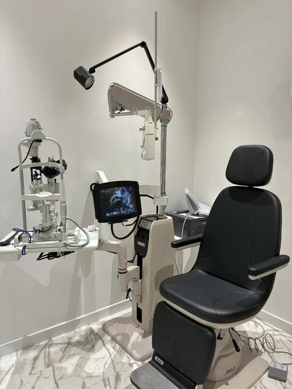 MUJOSH Richmond Centre exam chair and equipment