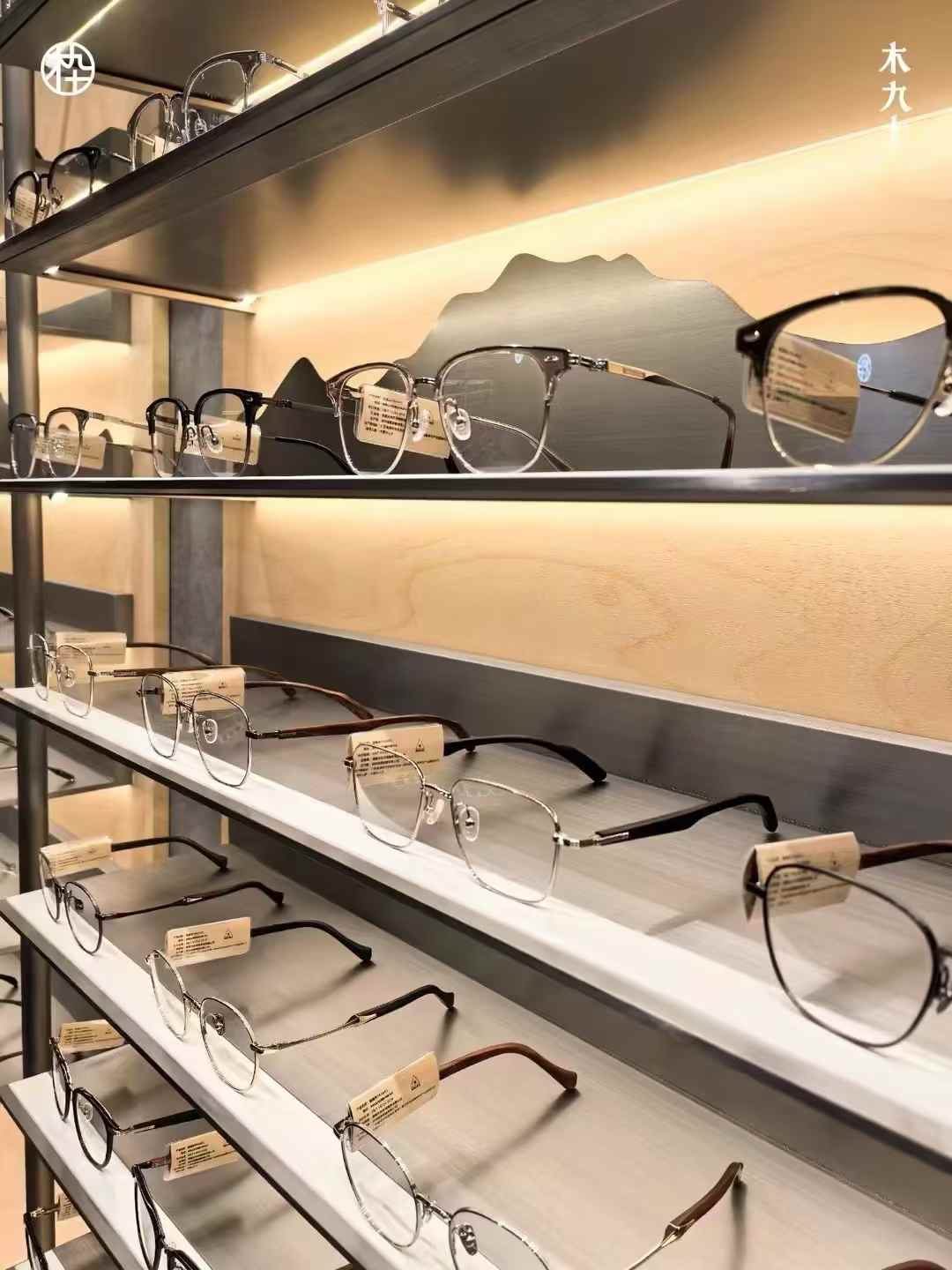 MUJOSH Metrotown eyewear display