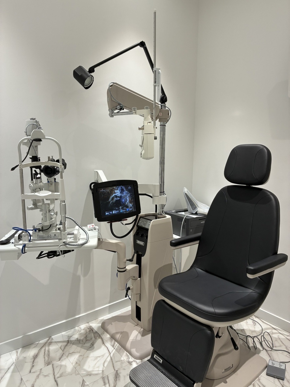 MUJOSH Richmond Centre exam chair and equipment